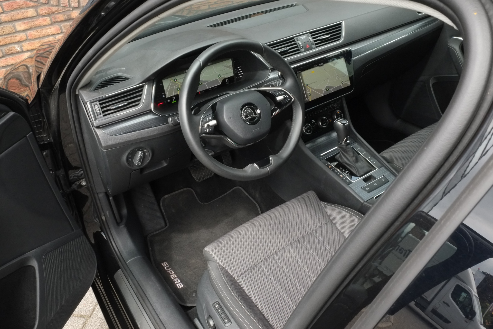 45990380-5.jpg
