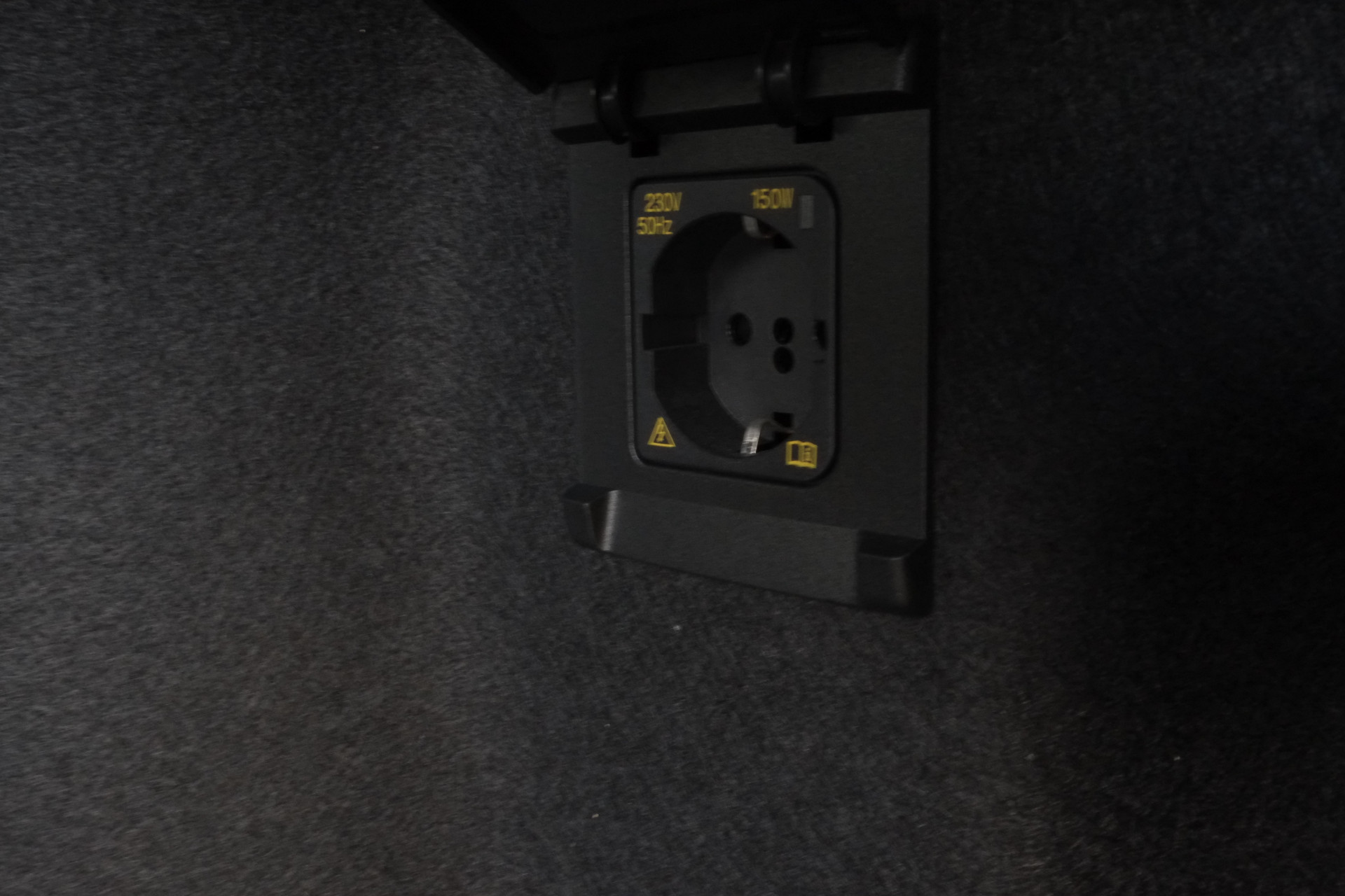 47374269-19.jpg