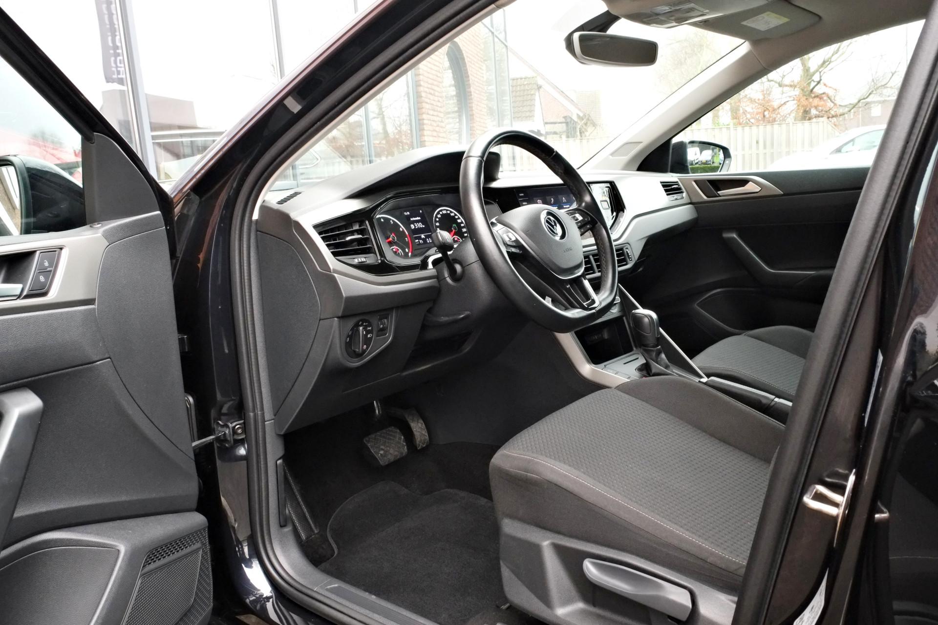 47981778-4.jpg